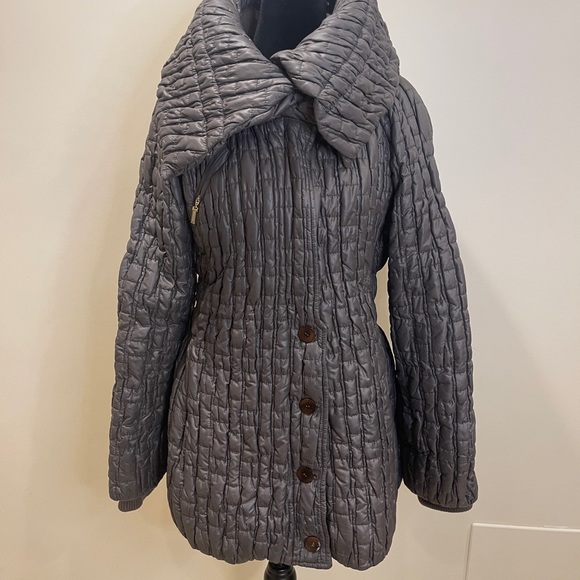 Very nice warm puffer jacket in soft brown color - Picture 5 of 7